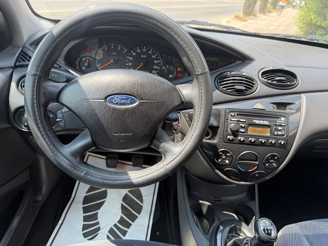 FORD FOCUS GHIA ESTATE 1.6 PETROL SPANISH LHD IN SPAIN 101000 MILES SUPERB 2003